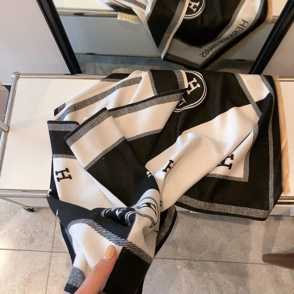 Authentic Hermes Paris Women 💎✨AUTHENTIC✨💎Hermes scarf
